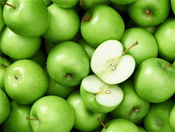 Кому нельзя есть зеленые яблоки